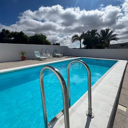 Duke Con Piscina En Charco Del Pino Vila