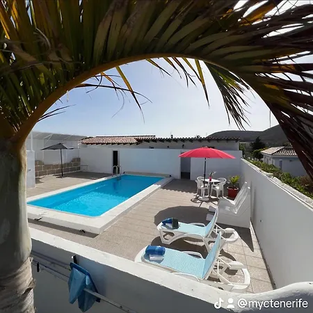 Duke Con Piscina En Charco Del Pino Vila